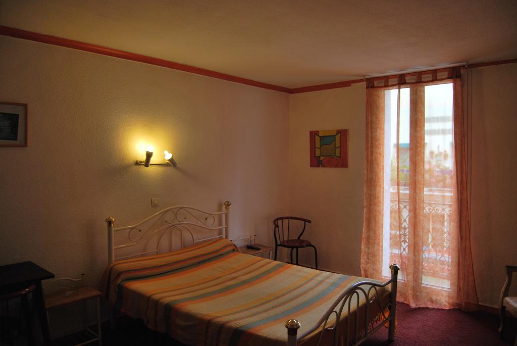 Le Revelois Restaurant Hotel Béziers Kamer foto
