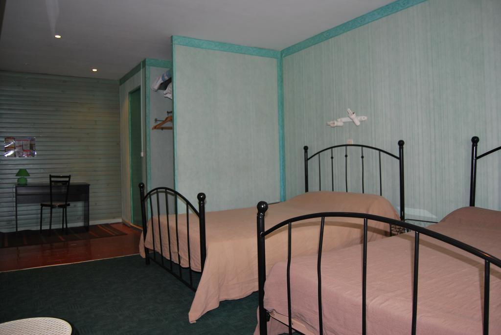 Le Revelois Restaurant Hotel Béziers Kamer foto